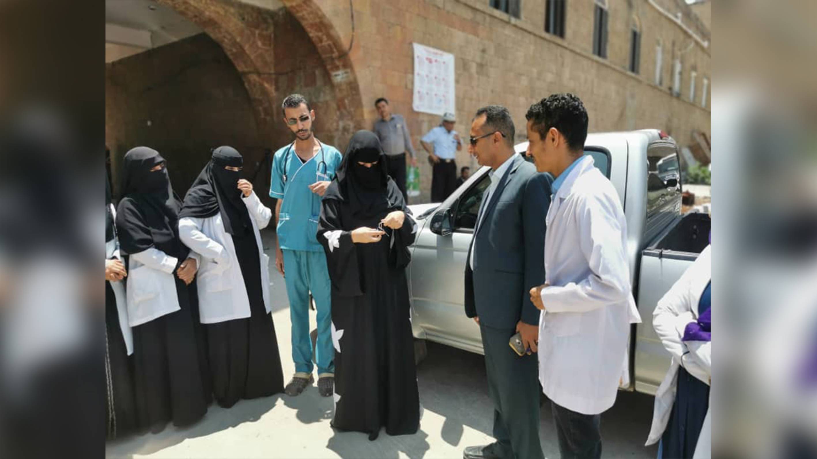 TKF provides a vehicle to deliver oxygen cylinders to the Al Jumhuri Hospital in Taiz
