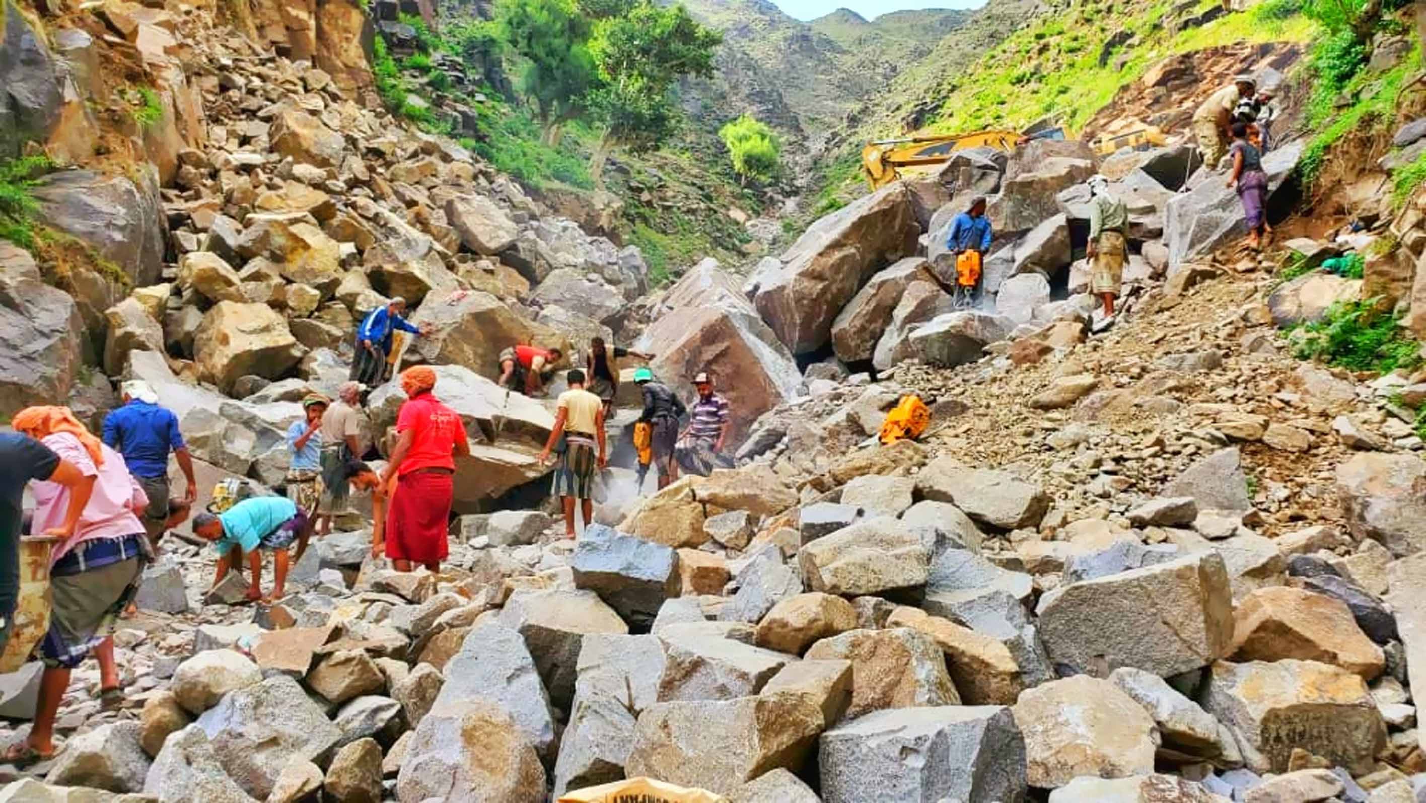 TKF sponsors the opening and paving of Jarah sub-district road in Taiz