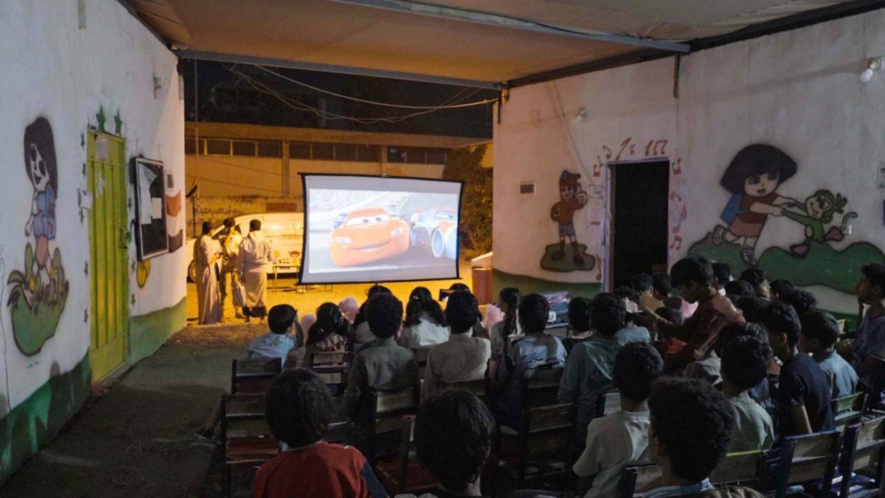مبادرة "أحلام على الشاشة".. مؤسسة توكل كرمان تطلق سينما متنقلة للأطفال في مأرب